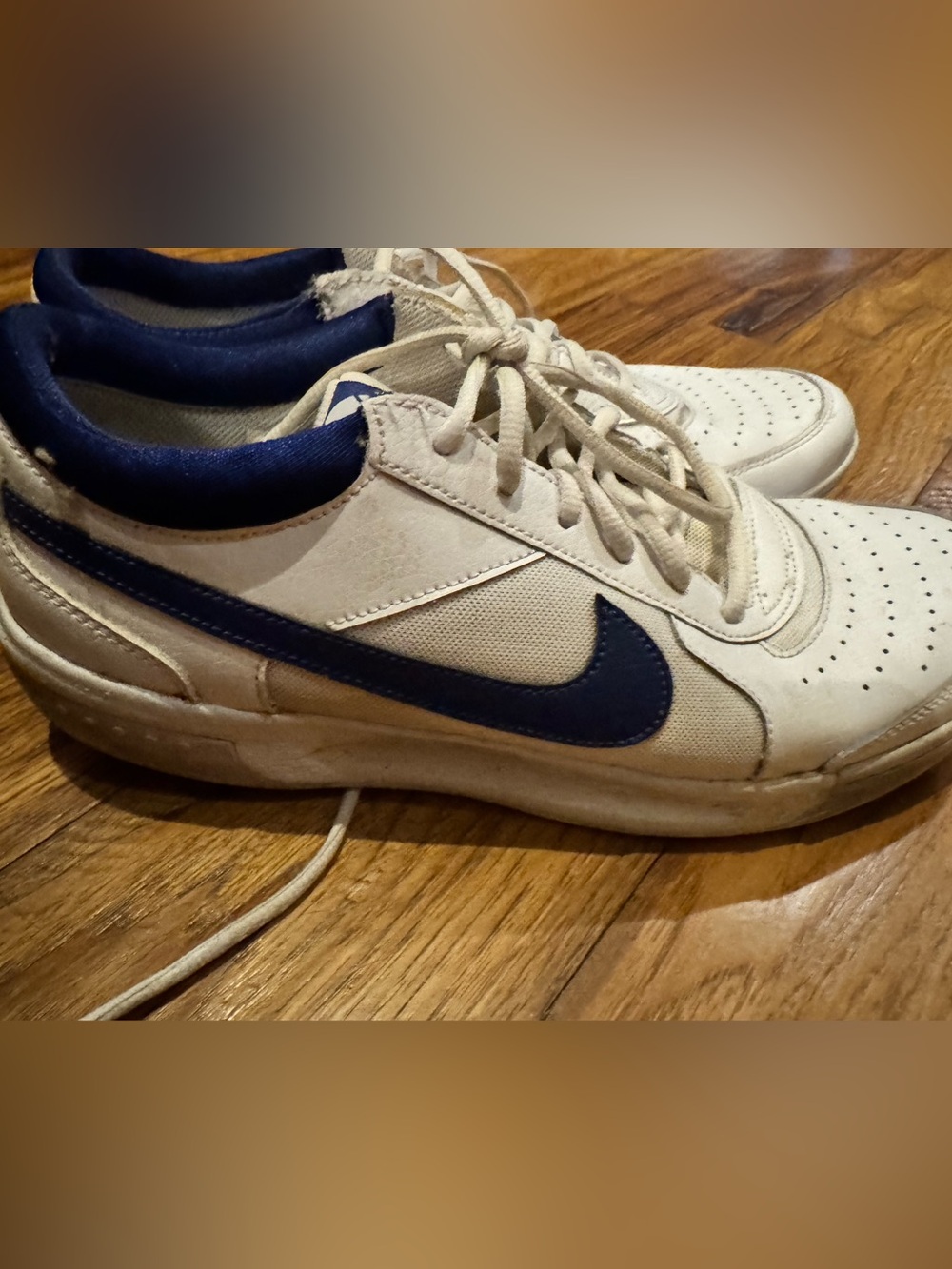 Nike Men's White and Navy Low-Top Sneakers court lite